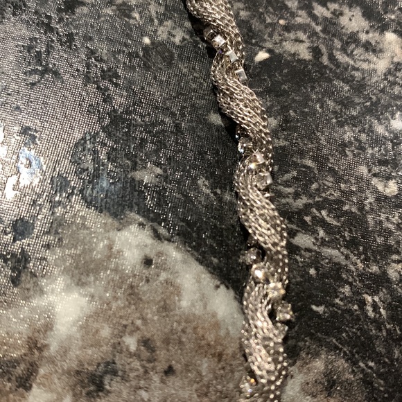 Metal wired with sparkly gem necklace - Picture 5 of 7